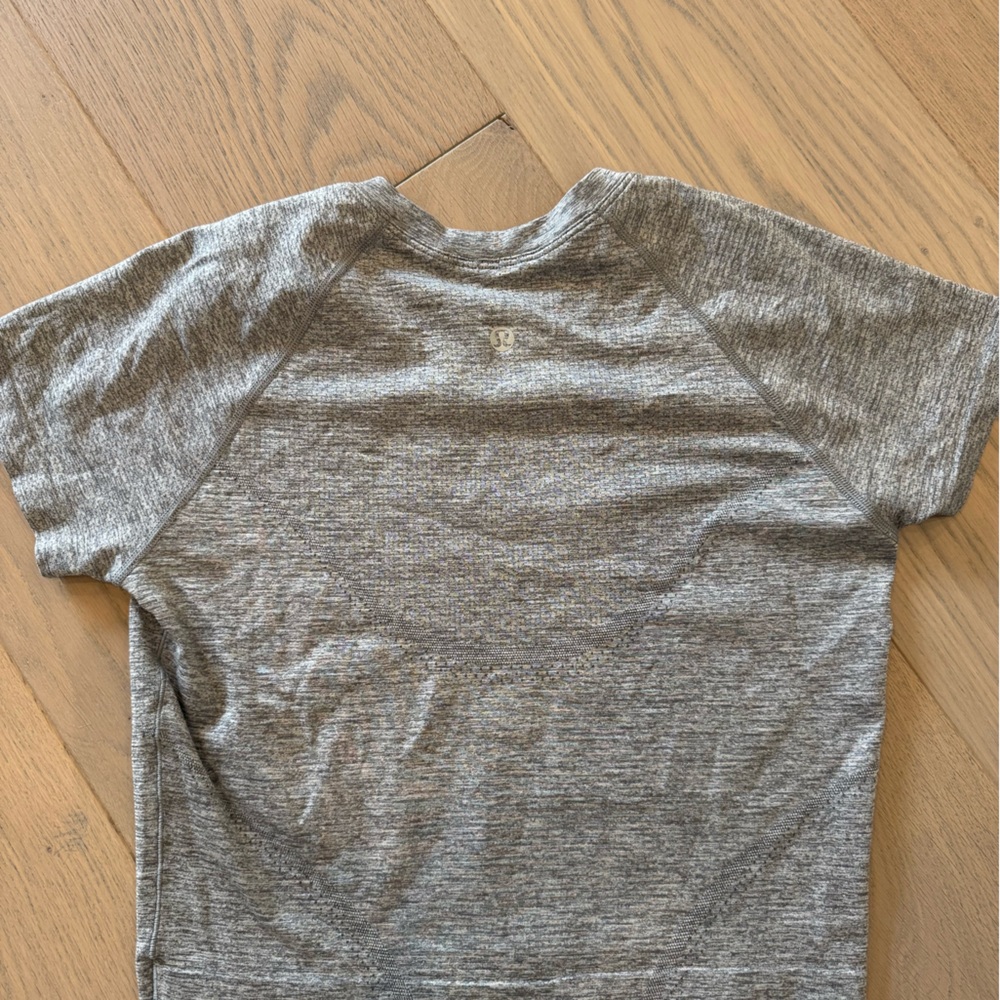 Lululemon Women’s Gray Short Sleeve Athletic T-Shirt